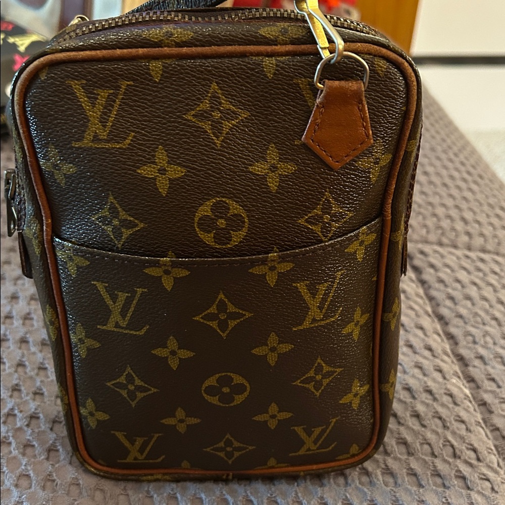 LouisVuitton vintage Crossbody Camera Bag with removable upgraded original strap